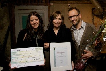 Kolonihagen mottok i 2011 Culturaprisen for sin innsats for å fremme bruken av økologiske råvarer i Norge. Fra venstre: Katrine Bratlie Engdahl, Jorunn Carina Moen og Jon-Frede Engdahl.