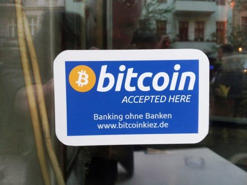 Skilt som viser at Bitcoin can brukes her.