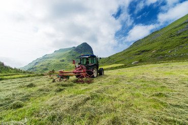 Traktor på jorde