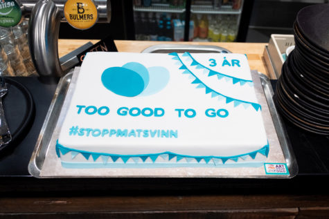 Flott vegansk kake med påskriften «Too Good To Go»