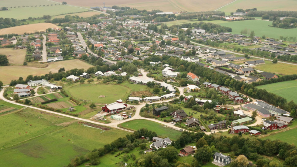 Luftfoto av småbybebyggelse