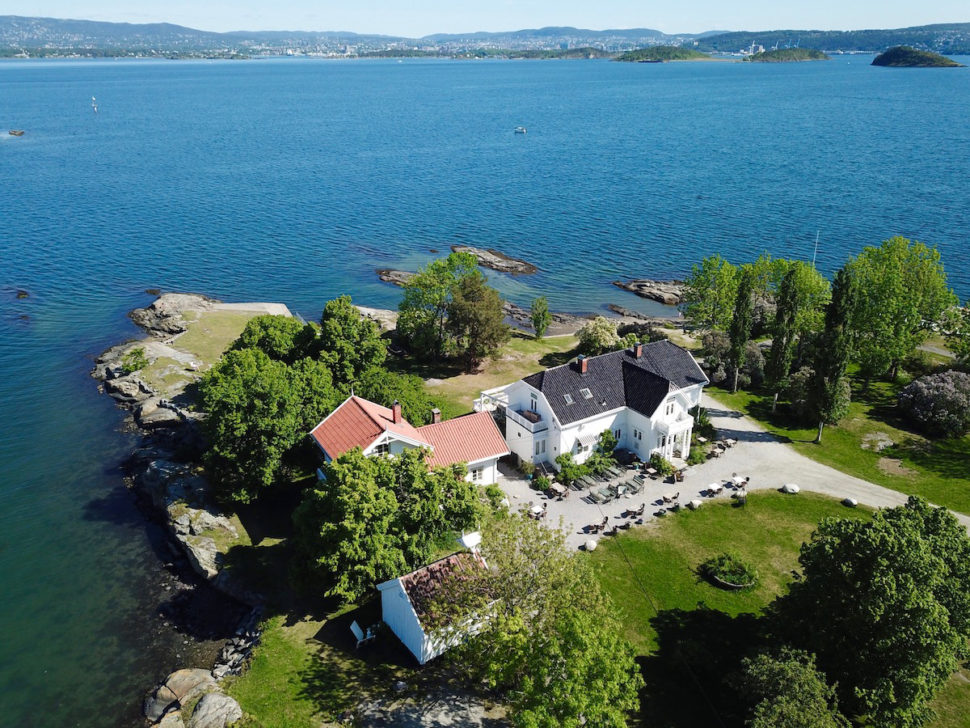 Fjordlandskap om sommeren