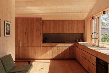 Kjøkkeninnredning laget av treverk